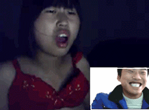 男女视频：男的笑得牙齿露出来，胖女人则张开口