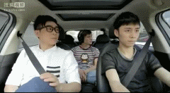 你是不是开车没多久啊 啊，是 我就知道你是个新手 你是怎么知道的 老司机不是这么开车的 会不会开车，说你呢 傻逼往哪开呢 操他妈的，一天天的 怎么他妈回事啊 操你妈的 啊疯了 傻逼 是不是傻逼 怎么他...