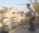 玩酷滑摔得真惨