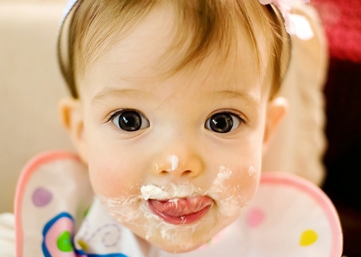 满嘴都是奶油的宝贝