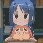 用下巴将小猪压扁