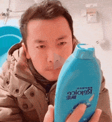 当你上厕所忘带手机的时候，非常的无聊