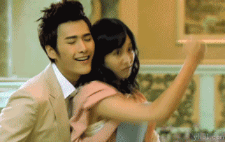 让你欺负我，肚子上打一下