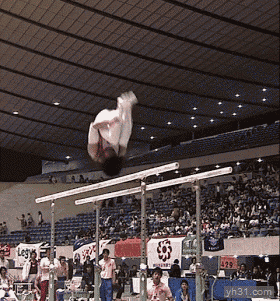 双杠选手空中连翻数圈