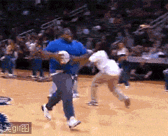 大胖子也想找一下扣篮的感觉