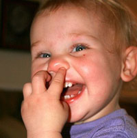 超萌系列的qq抠鼻表情 妈妈说抠鼻有利用身心健康