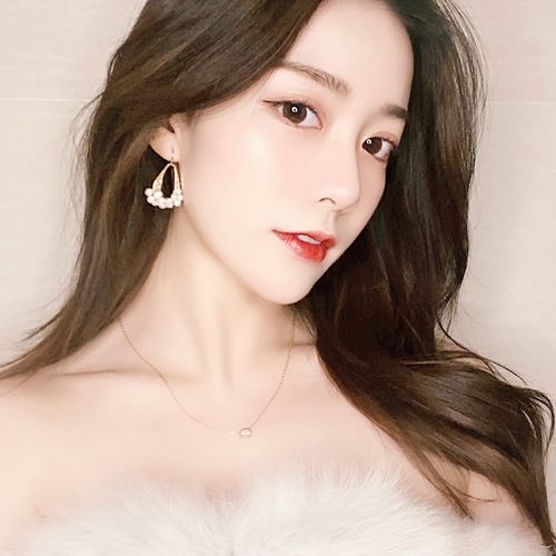 超有气质的长发性感女生微信头像(3) - 366亿图