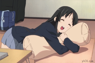 抱着枕头真舒服啊