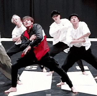 帅哥们跳起舞来更帅气