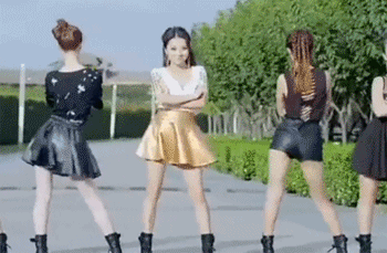 在大街上扭起来