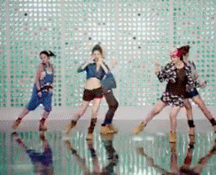 唱歌配跳舞，动力十足