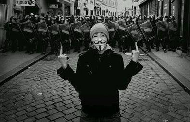 来自欧美面具人的双手中指鄙视