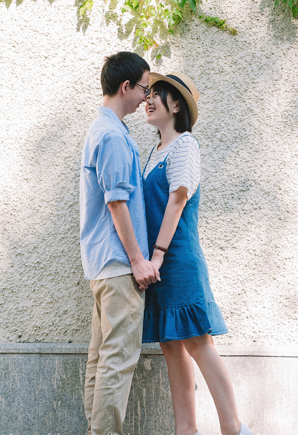 幸福情侣的甜蜜笑容