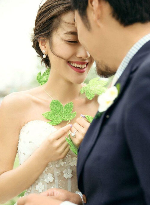 新婚夫妻，幸福都写在脸上