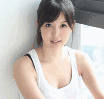 漂亮女人向你抛个媚眼