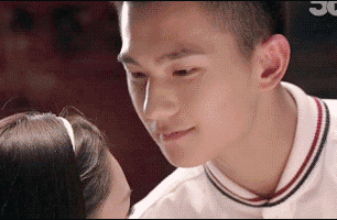 低头吻你一下，让你心跳加速