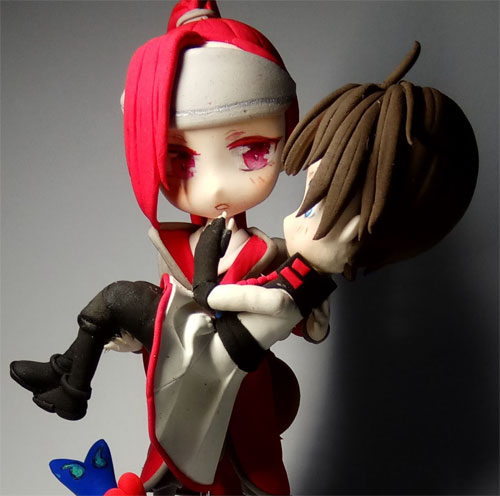 可爱的卡通娃娃也来一个公主抱