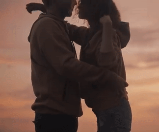 情到深处就想抱一抱