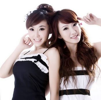 漂亮姐妹一起出镜