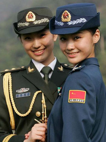 军中玫瑰花，一道美丽的风景