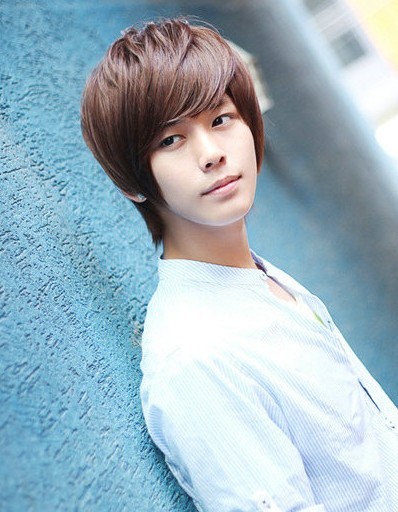 清秀的韩国帅哥李允炫