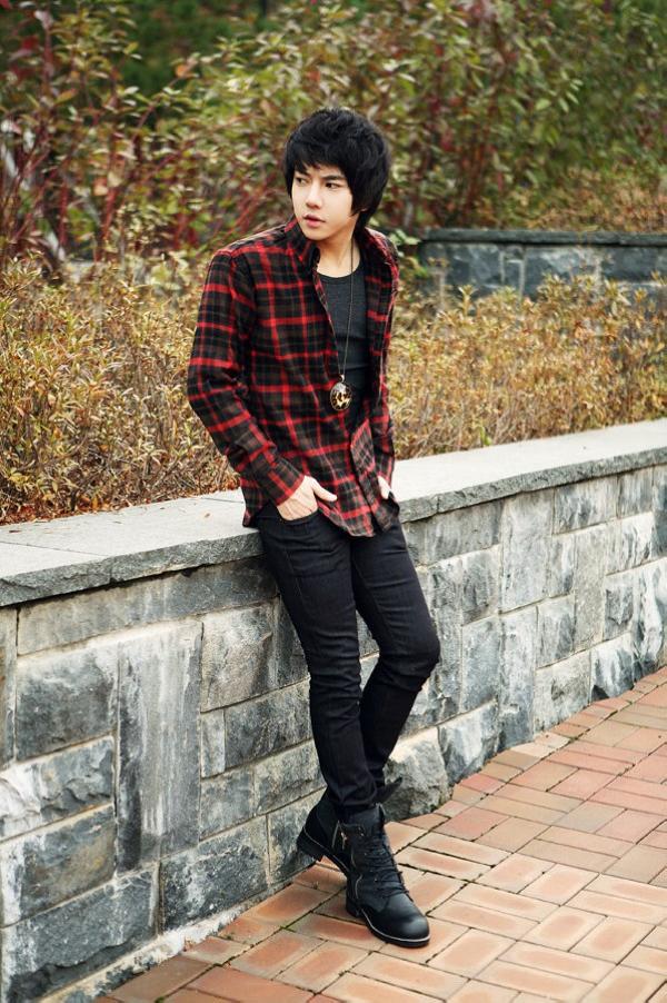 个性帅哥全身照