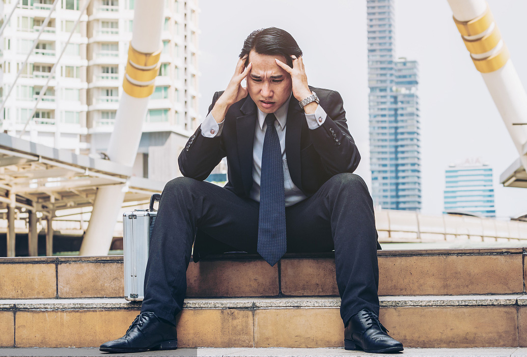 失业的中年男人，压力很大