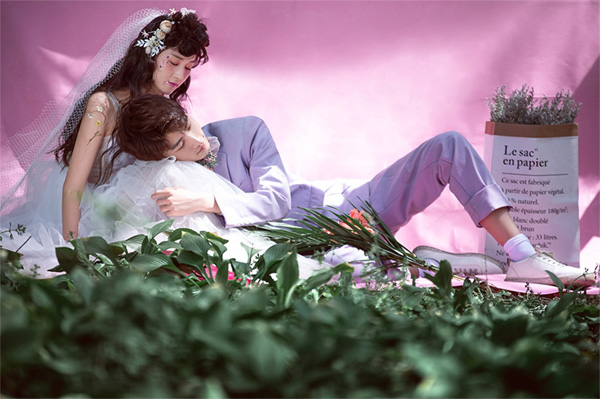 与爱人相依相偎，今生不离不弃