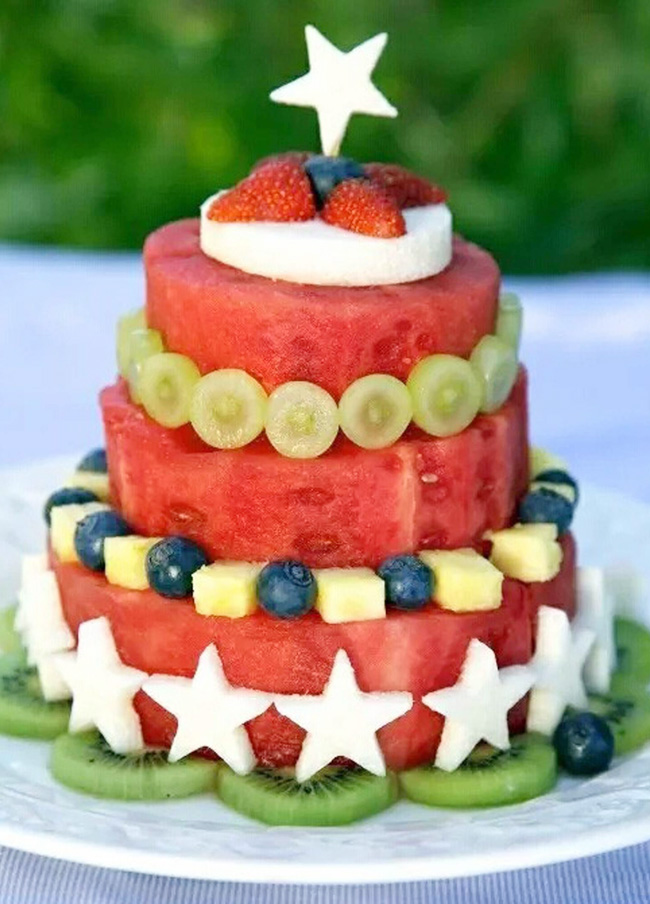 用西瓜做的三层蛋糕
