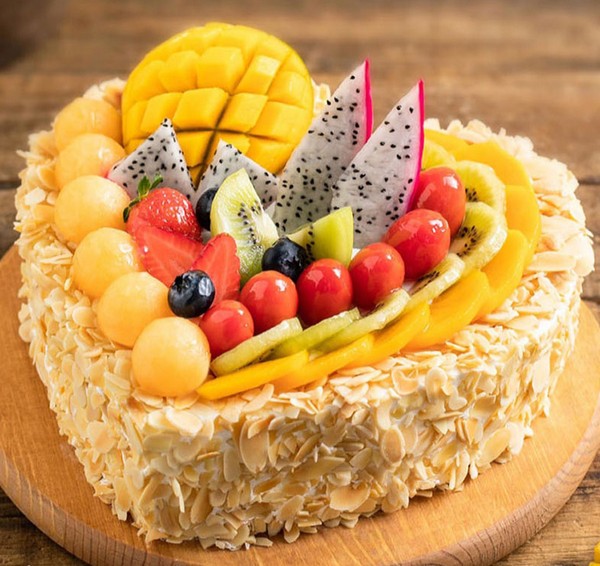 非常精美的心形水果小蛋糕