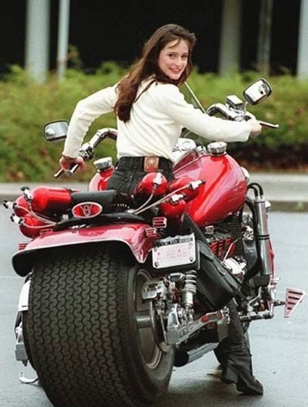 超大轮胎的摩托车