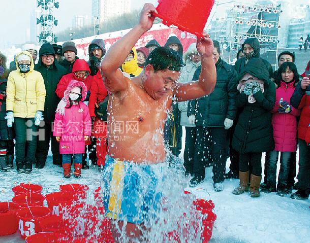 冰天雪地露天洗澡