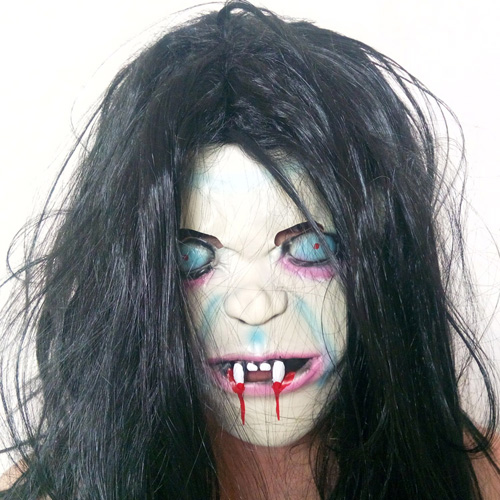 带燎牙的可怕面具