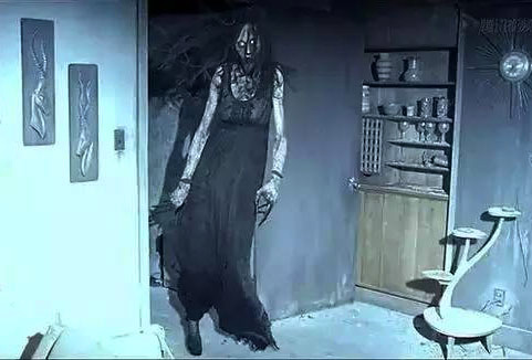 老宅里面惊现恐怖的女鬼图片