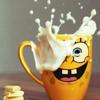 牛奶洒出的一瞬间