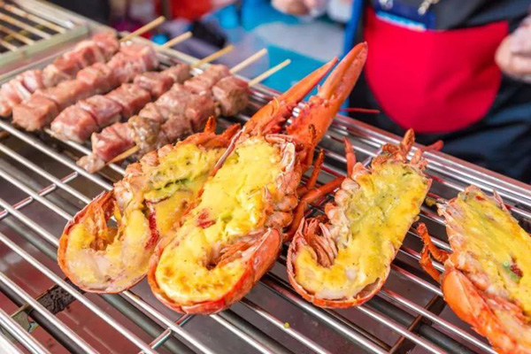 金黄色的烤蟹腿