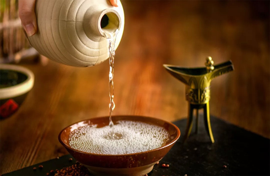 来小酒馆喝碗老酒吧