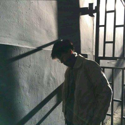 清新男生侧脸图片头像 小清新风格帅气的男生侧脸高清头像_男生头像_