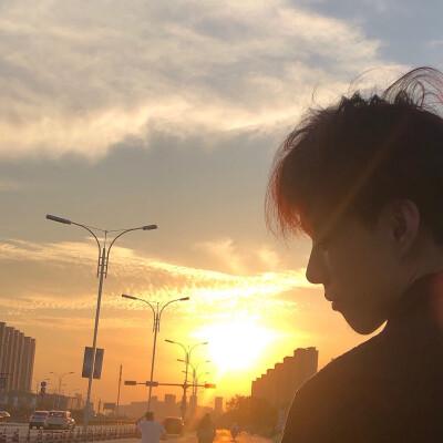 男生 头像动漫高冷侧脸