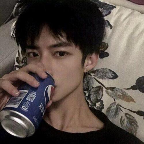 成熟高冷男头高清男生头像