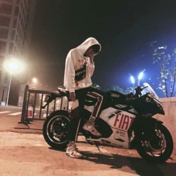 最新微信情侣头像酷酷的一男一女 2019最流行的网红情侣头像一对,情侣