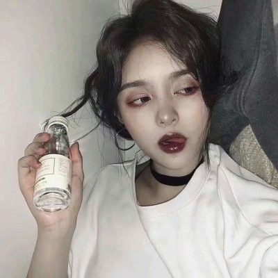 最新超火酷酷的女生微信头像,女生头像图片-回车桌面