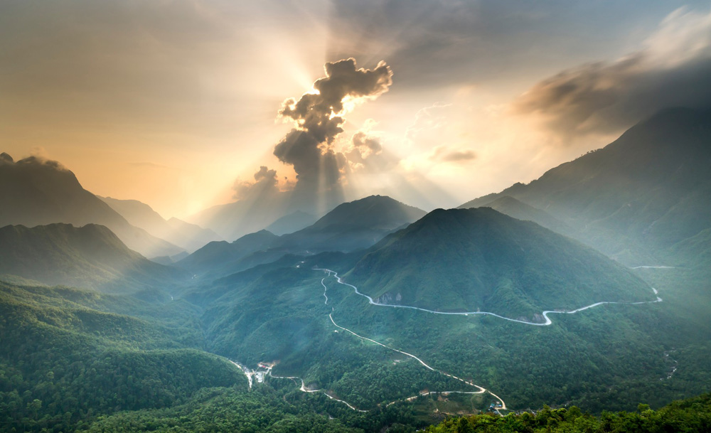 乌云遮挡住了太阳的光芒