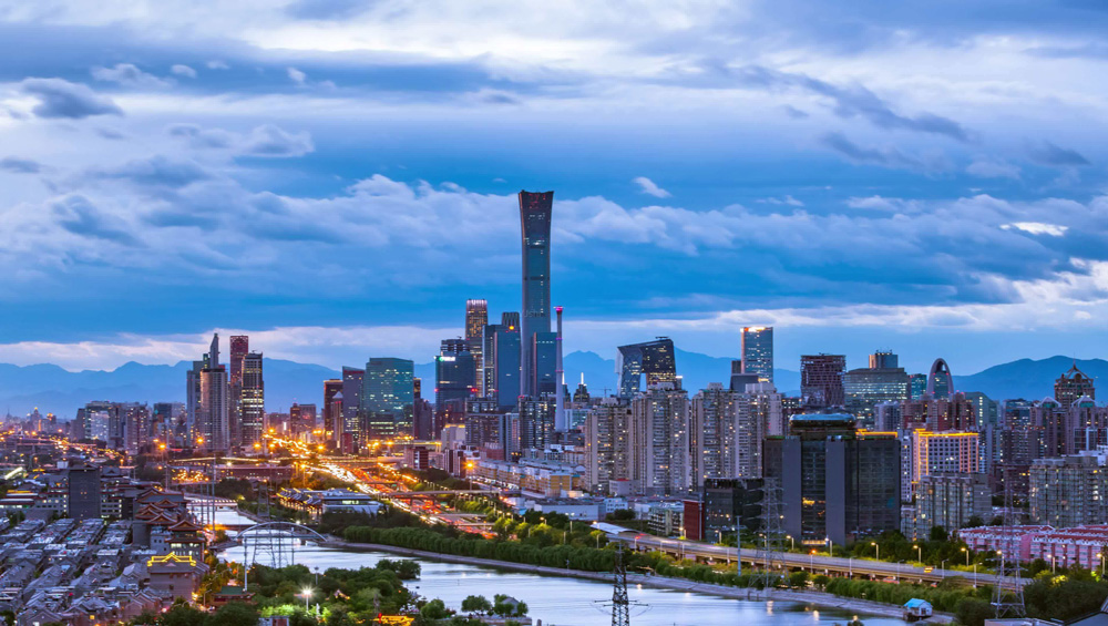 清晨的城市景观，热闹的一天又要开始了