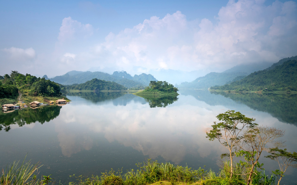 宁静而祥和的水库美景