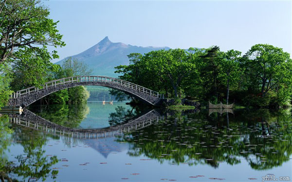 小桥湖景和山景