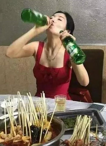 见识一下女汉子都是怎样喝酒的