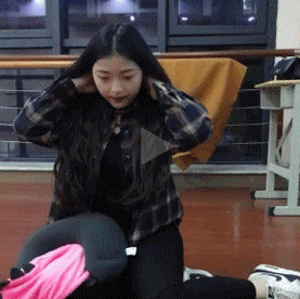 美女戴上头套秒变长发怪物