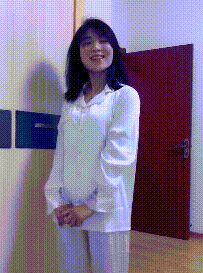 小妹子优雅的摇摆身体像蛇一样