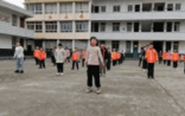 小学里的时尚街舞早操